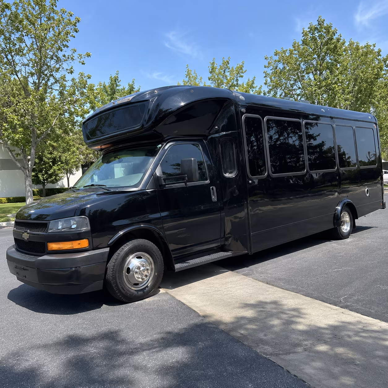edinburg 15 passenger party bus